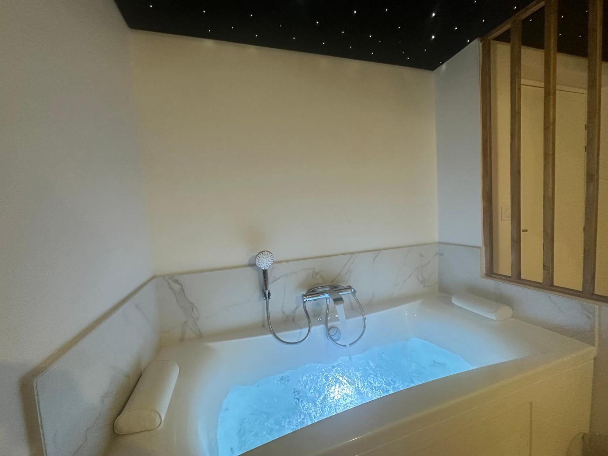 Le Spa Etoile - Baignoire Balneo Et Sauna Privatif Mont de Marsan Exterior foto